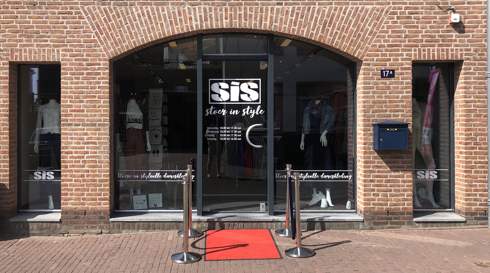 Sis Stoer in Style in Neer