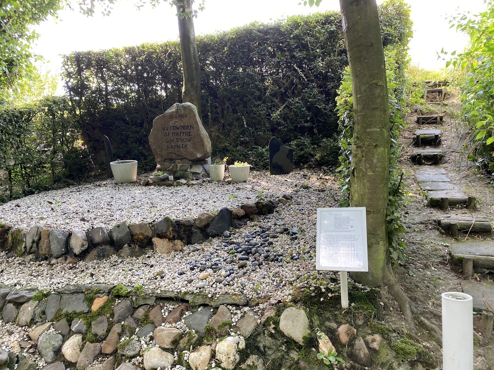 Oorlogsmonument Cartils in Eys — park