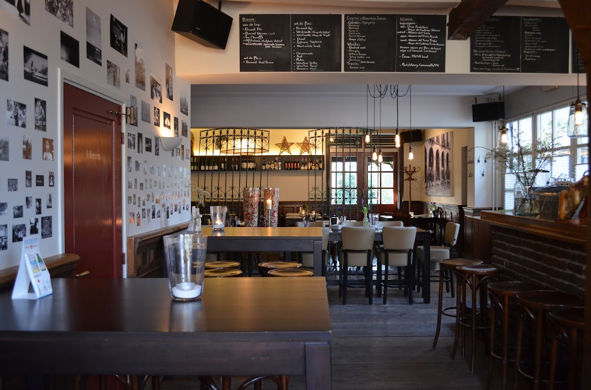 De Auw Pastorie Born in Born — café