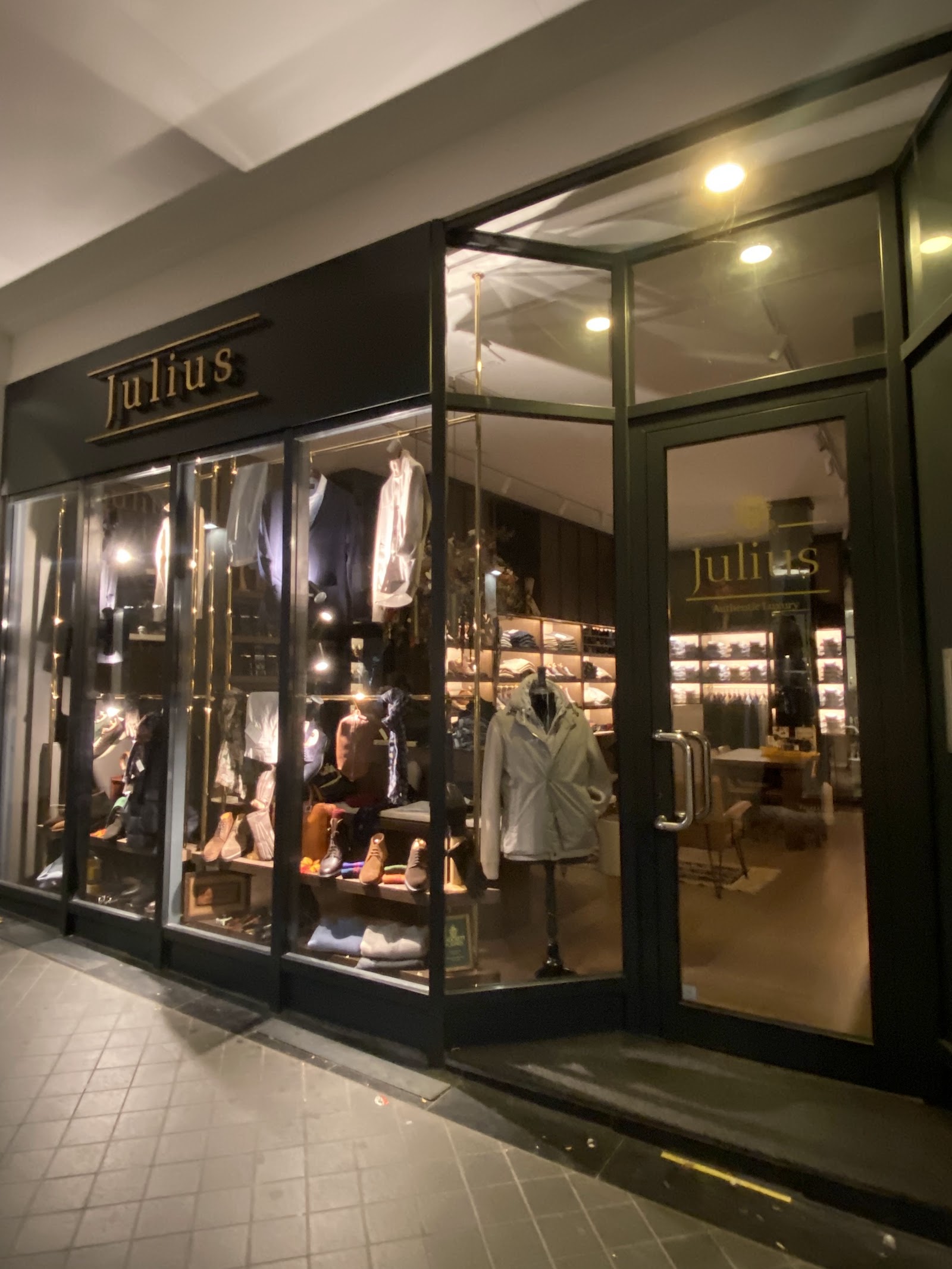 Julius Boutique (Shoes & Shirts) in Maastricht