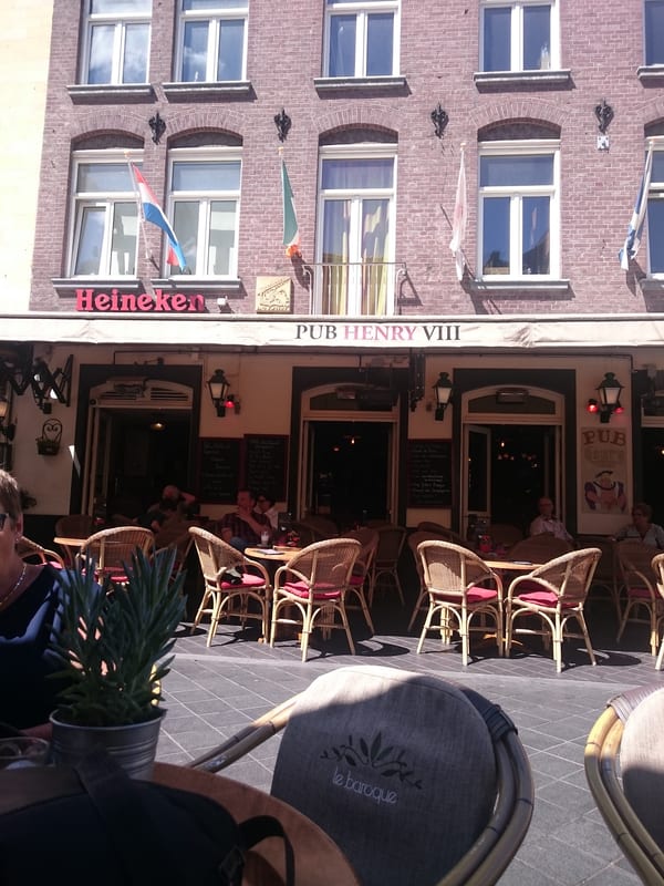 Pub Henry Ⅷ in Eten & drinken