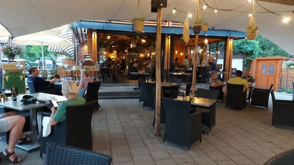 Le Carrefour Preuf & Proost in Eten & drinken