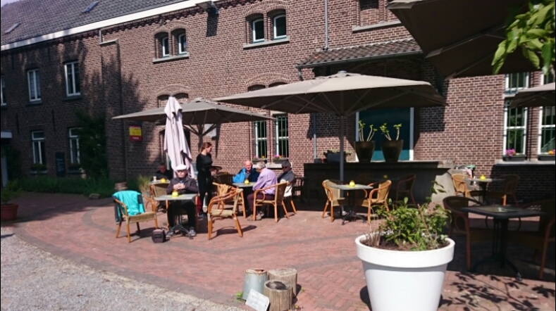 Oelespot restaurant café terras in Tegelen — restaurant