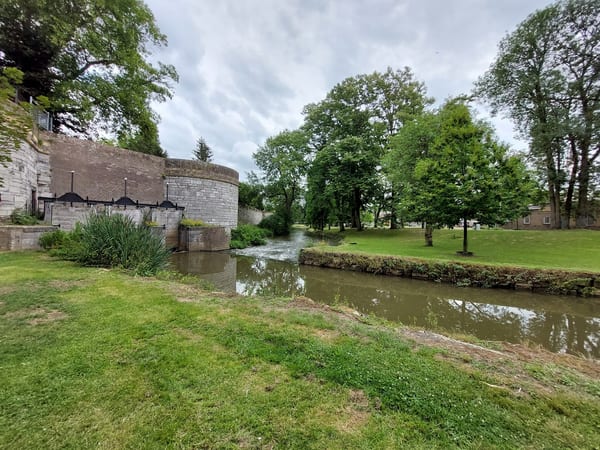 Stadsmuur in Natuur