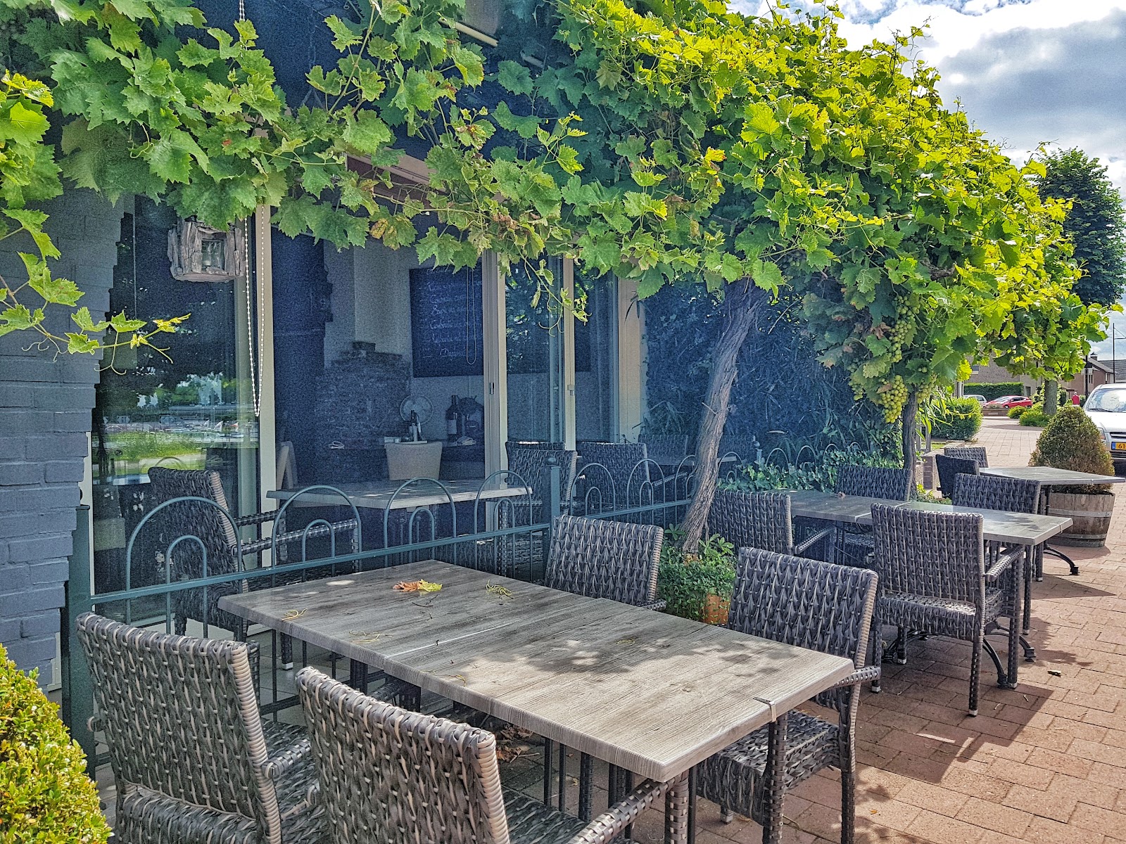 Restaurant "Sluiszicht" in Maasbracht — restaurant