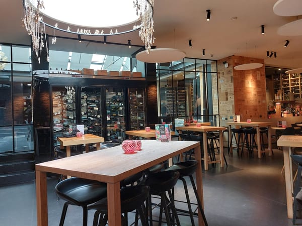 L'Aperi Vino in Eten & drinken