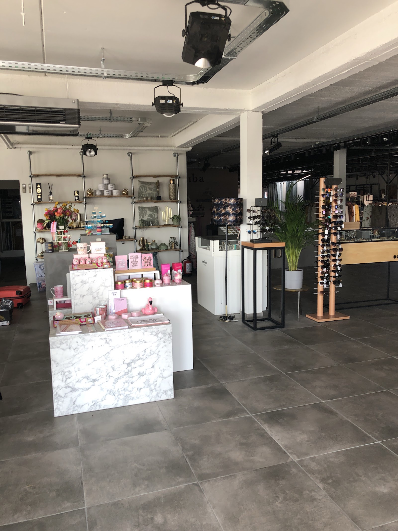 Luxurious-Shopping by Laetitia in Maasmechelen