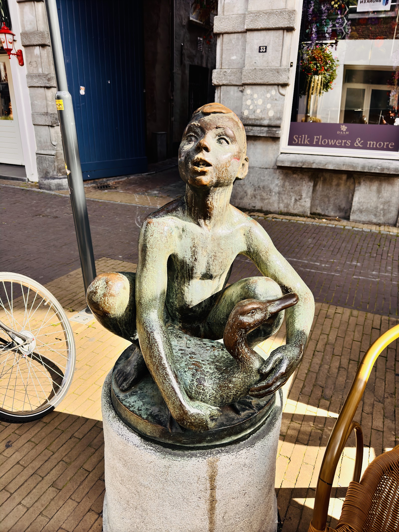 Statue Kind mit Ente in Venlo — attractie