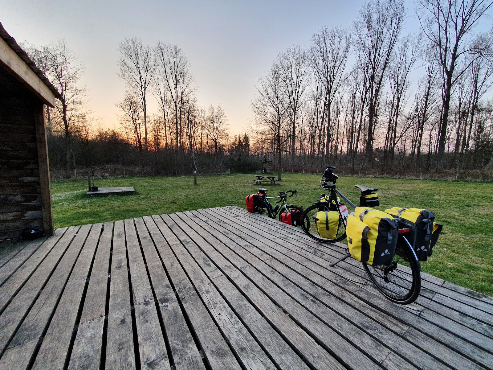 Bivakzone paalkampeerplaats Hamont-Achel in Hamont-Achel