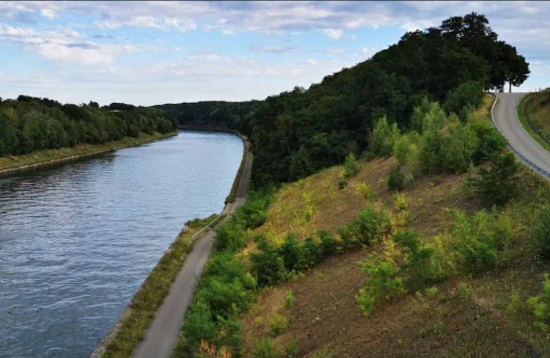 Wereldvredesvlam Riemst in Riemst — park