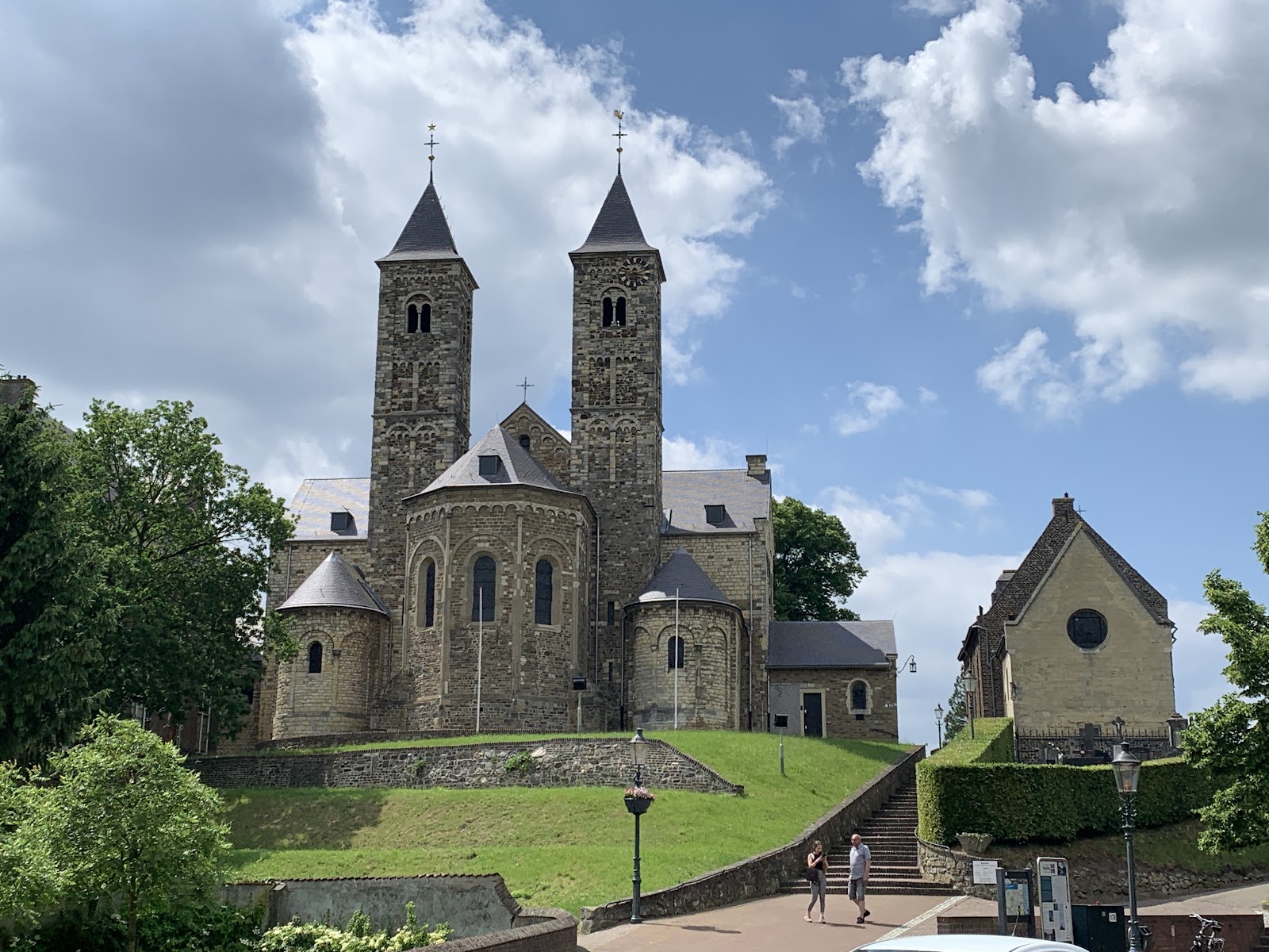 Basiliek van de H.H. Wiro, Plechelmus en Otgerus in Sint Odiliënberg