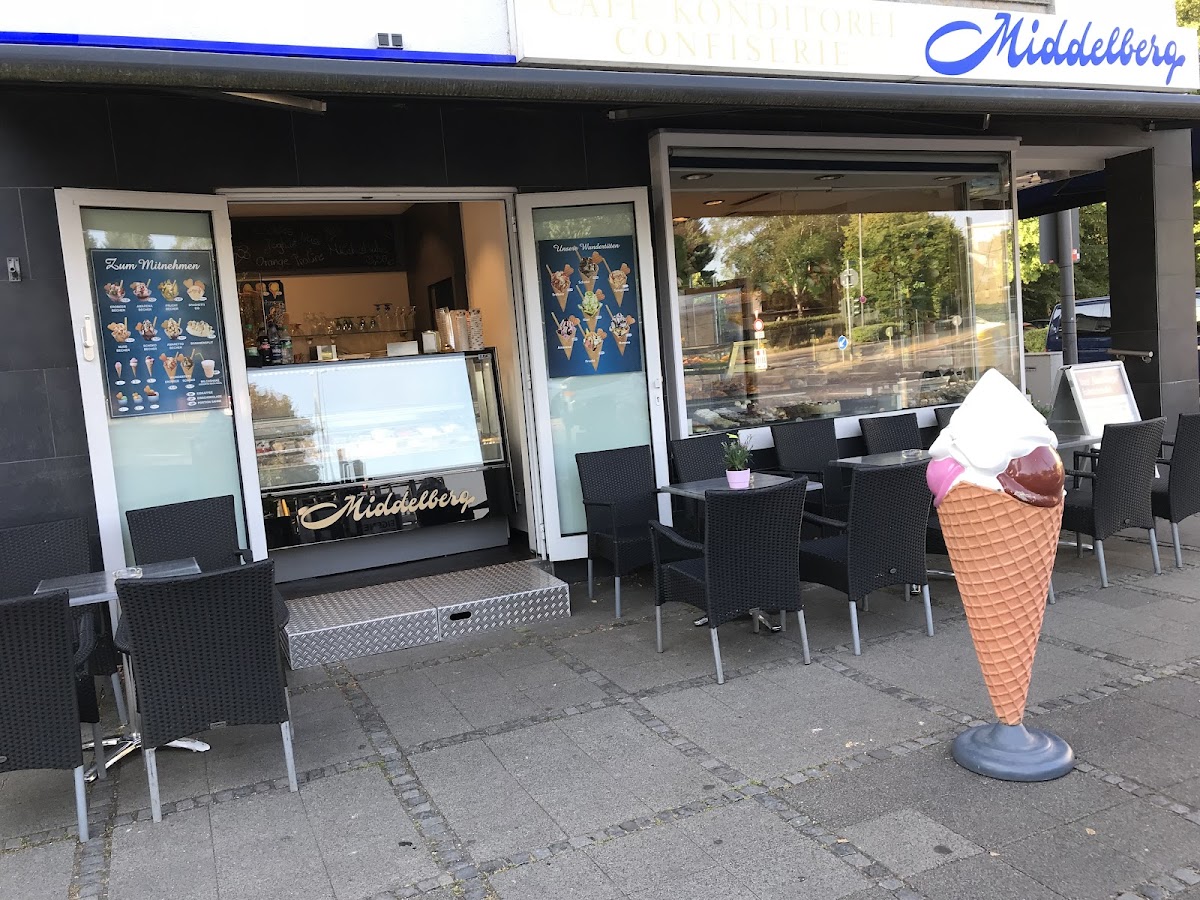 Middelberg KG Pastry and Cafe in Aachen — bakkerij