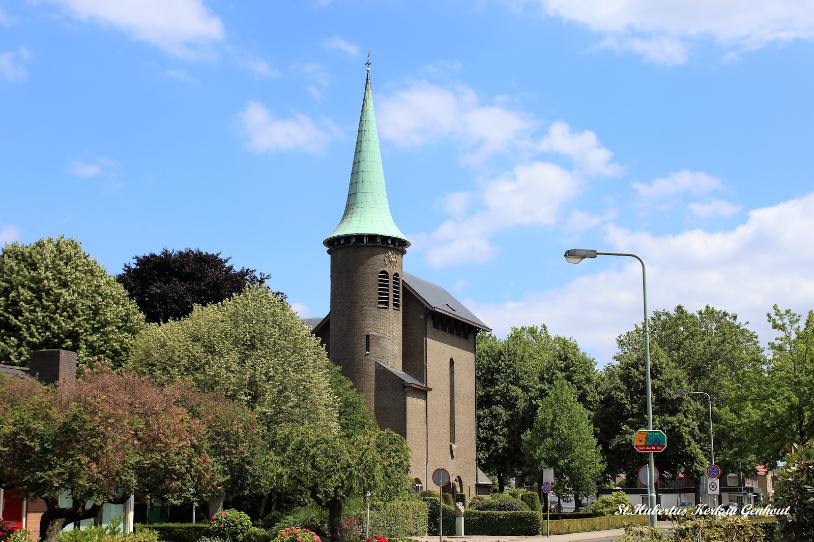 Sint-Hubertuskerk in Beek