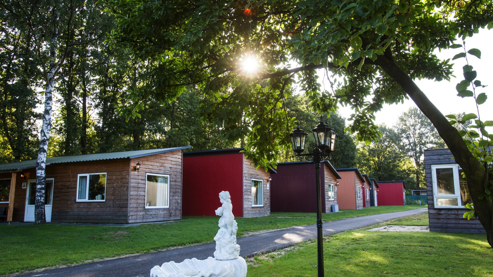 Hotelkamers of een huisje op - Landgoed Leudal in Haelen — hotel