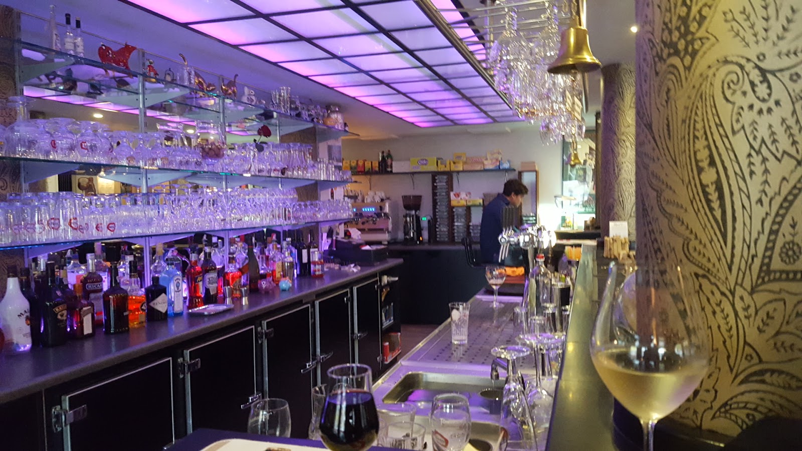 De 3 pistolen in Diepenbeek — café