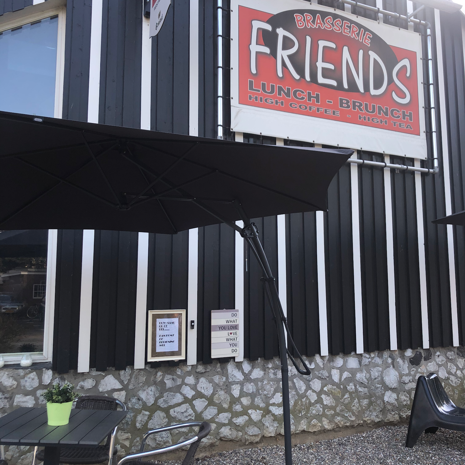 Brasserie Friends & IceJoy by Friends ❤️🍦 in Bunde — restaurant
